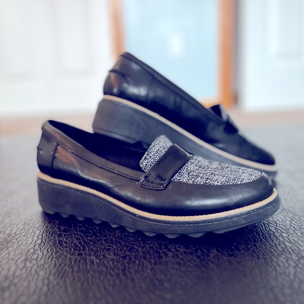 Clark’s 8.5 wedge loafers